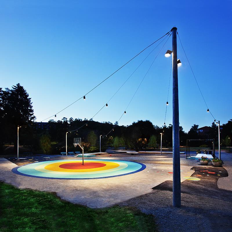 Projekt, Lekplatsbelysning: Tehomet spännstolpe 7,8m hög i centrum