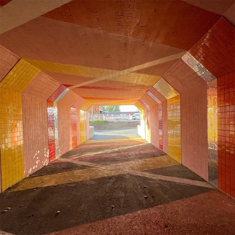 Projekt, GC-tunnel belysning: GC-tunnel Carlaporten i dagsljus,. gestaltning och foto av Backa Carin Ivarsdotter
