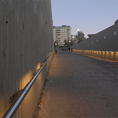 Projekt, Gångväg / GC-belysning: Railer vid en av nedgångarna till tunnelbanan