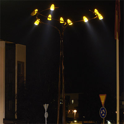 Projekt, Cirkulationsplats belysning: En mörk och regnig höstkväll syns rondellen på långt håll